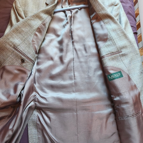 Suit - Picture 3 of 7